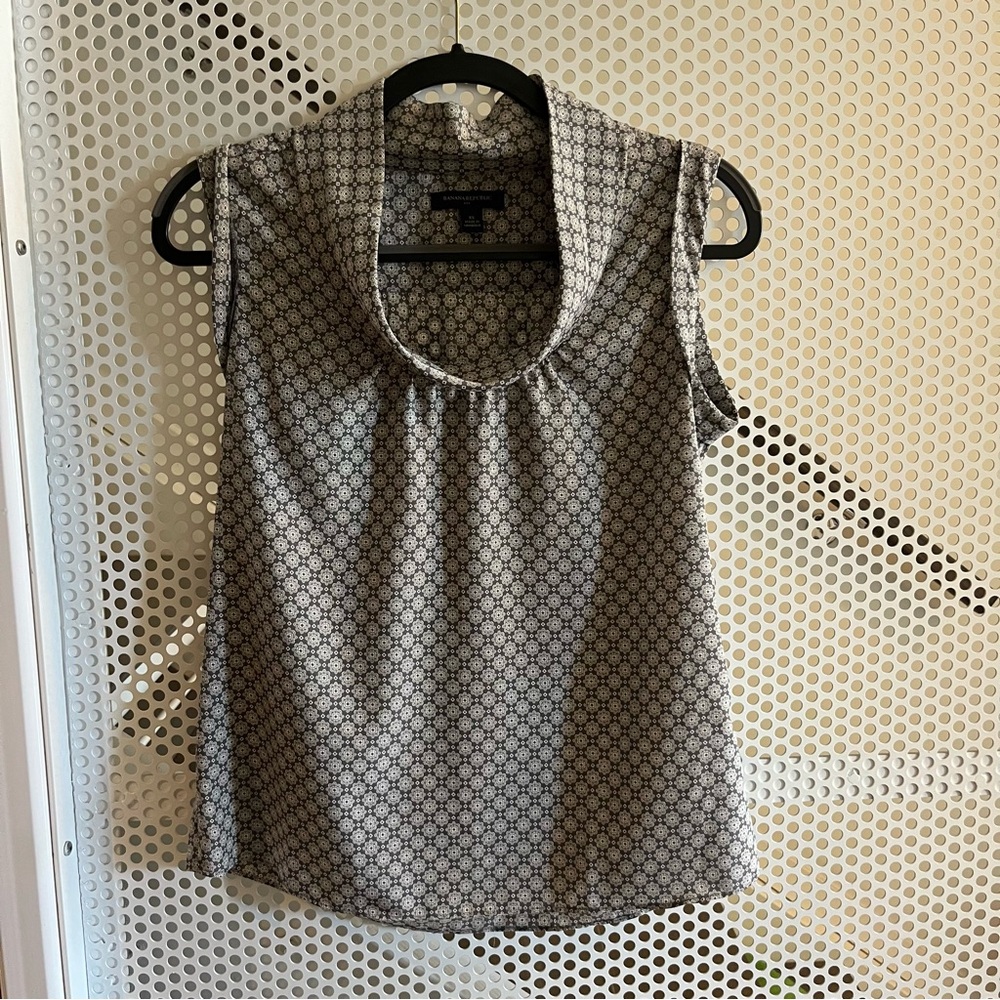 Banana Republic Cowl Neck Top Size XS in Grey/Sand Geometric Print GUC